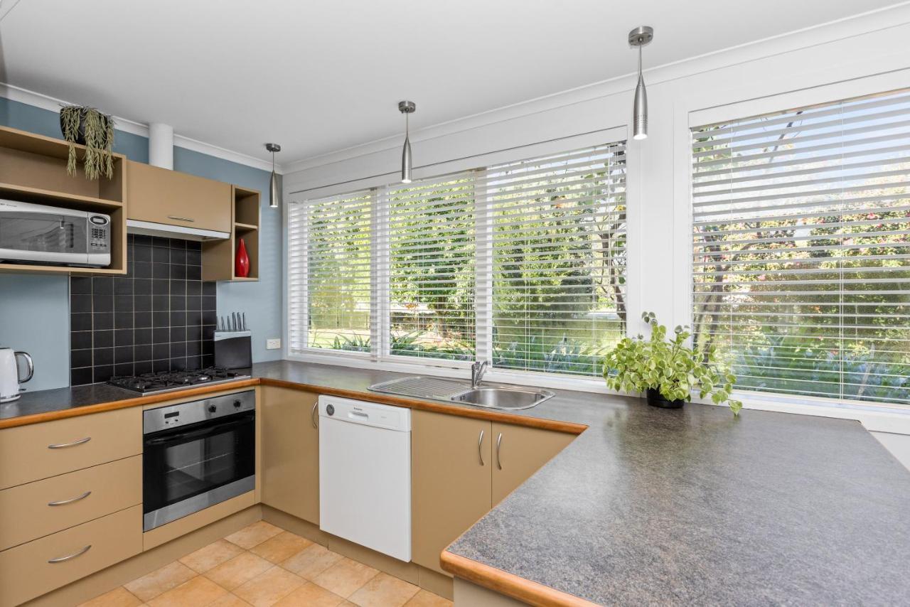 The Village Apartment, Just Steps To The Village Shops, Bars And Restaurants Havelock North Exteriör bild