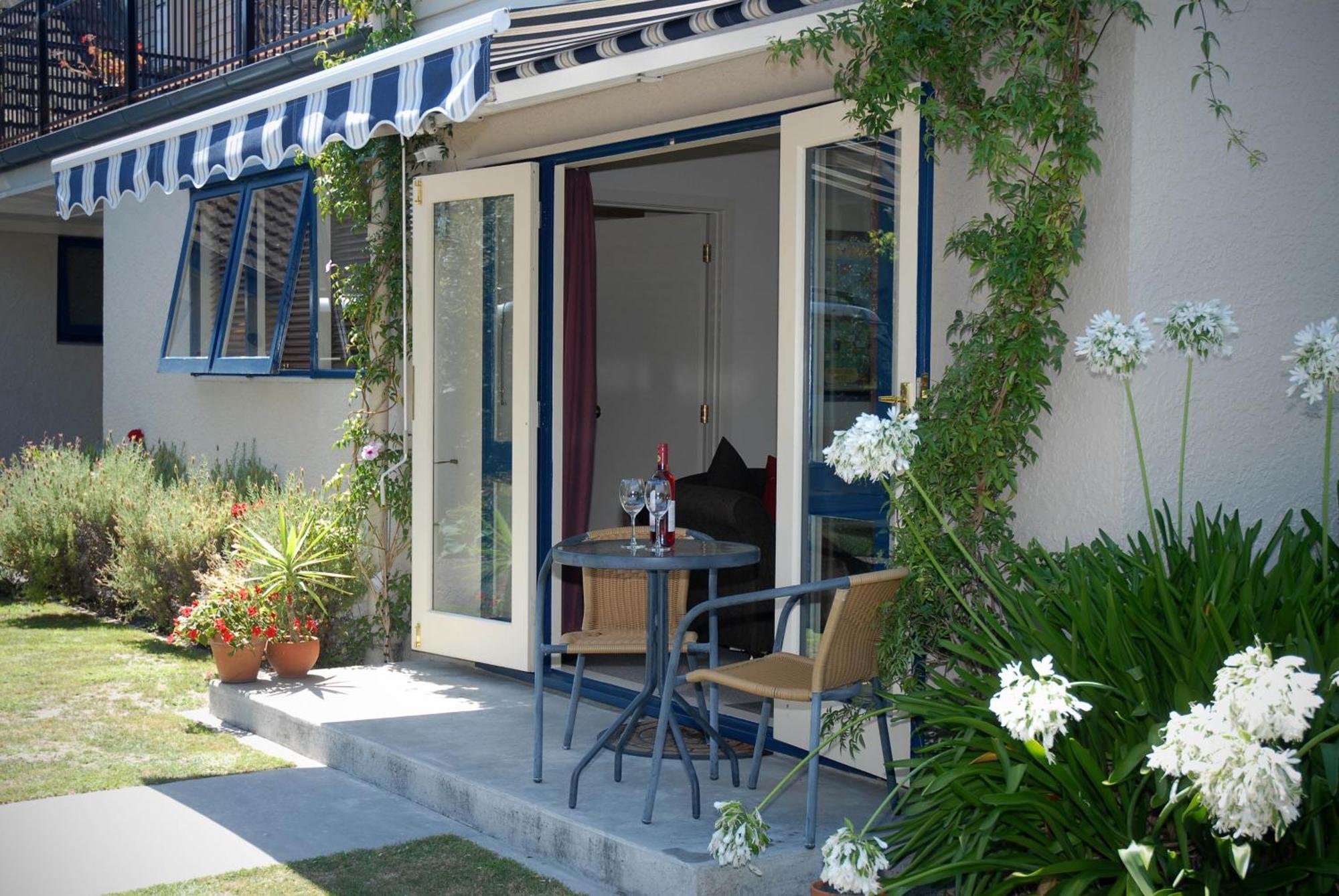 The Village Apartment, Just Steps To The Village Shops, Bars And Restaurants Havelock North Exteriör bild